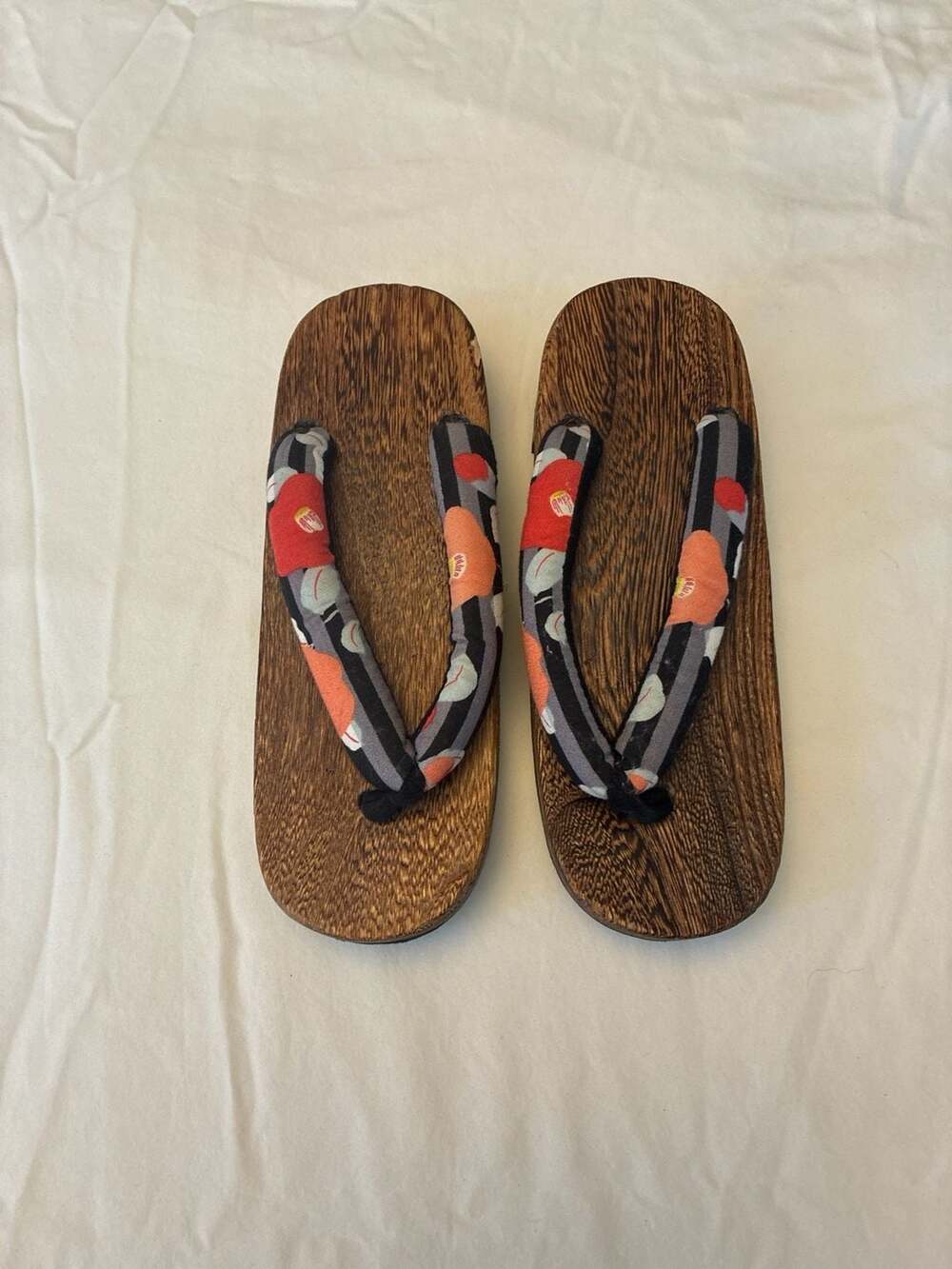 Women's Traditional Japanese Geta Wooden Clogs With Floral Fabric Straps